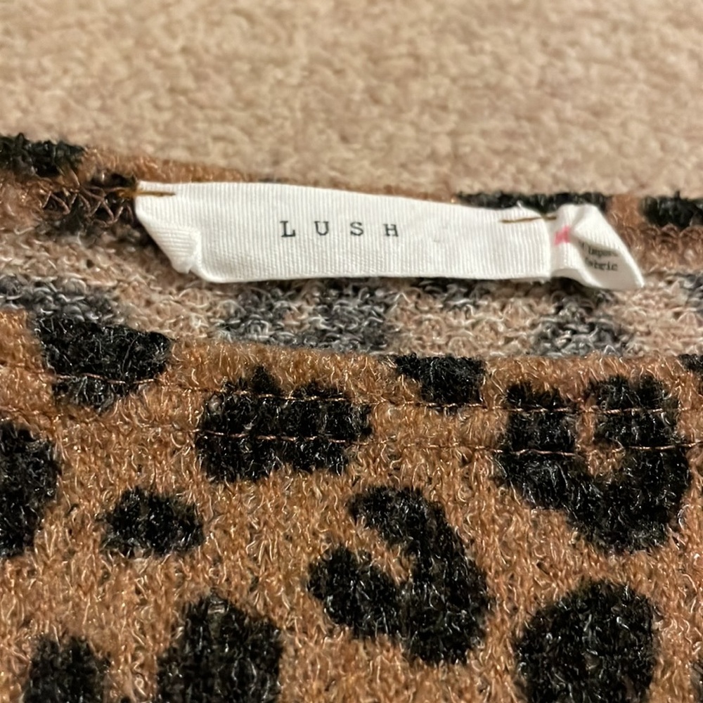 Leopard Sweater - Picture 3 of 3